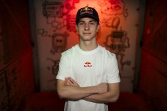 Urodzony w Bielsku-Białej kierowca zadebiutował na legendarnym torze. Jego celem jest F1