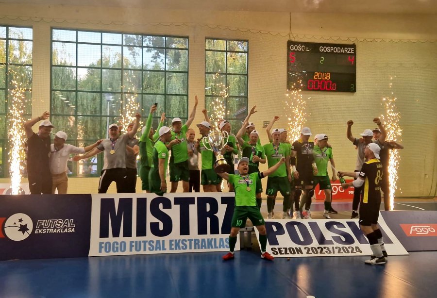 Mistrz, mistrz, Rekord mistrz! Zespół z Bielska-Białej powraca na szczyt - foto i film