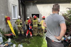 Nie mógł samodzielnie wstać z podłogi. Strażacy wycięli drzwi - foto