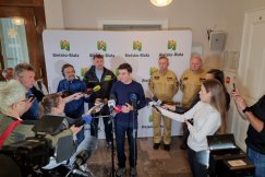 Służby robią co mogą i walczą z żywiołem. Prezydent: Nie ma konieczności ewakuacji - foto