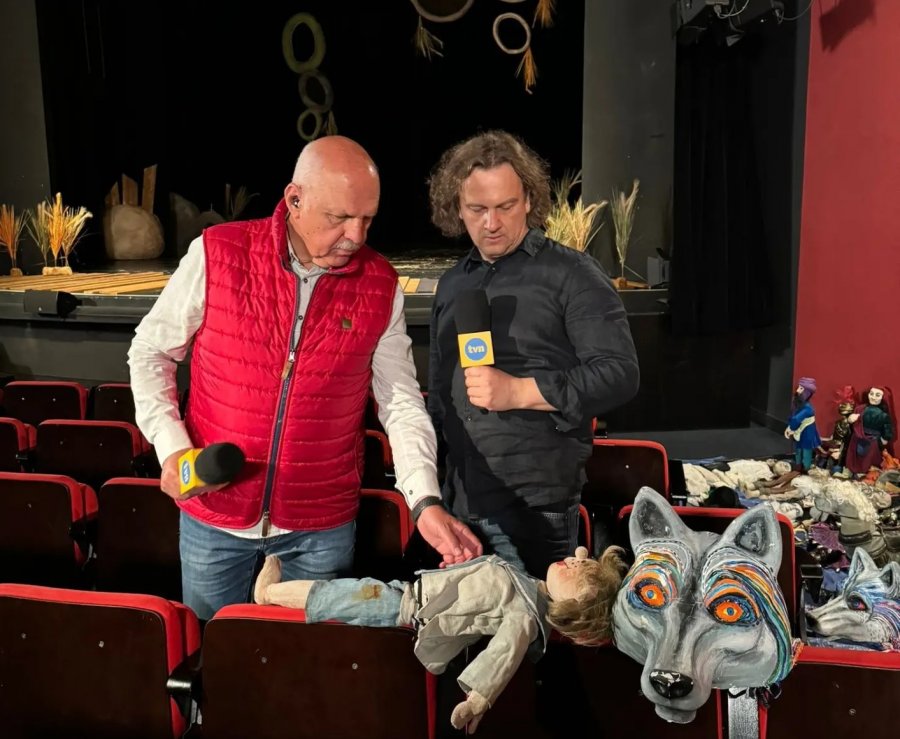 Wielkie suszenie w teatrze, w powodzi ucierpiały rekwizyty. „To nasze dziedzictwo” - foto