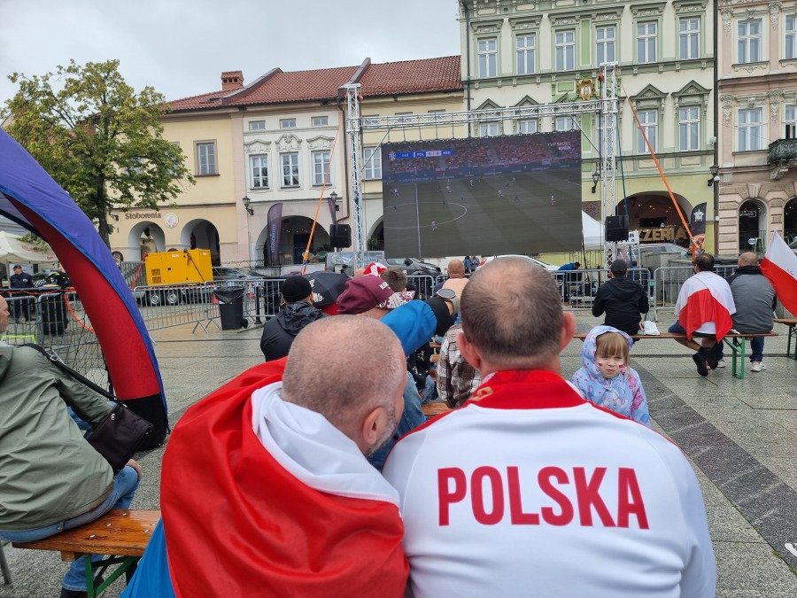 Gigantyczny ekran stanie na Rynku. Mecz reprezentacji Polski zainauguruje strefę kibica