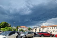 Od południa wkracza strefa opadów. W najbliższych godzinach może intensywnie padać