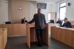 Były radny stanął przed sądem. Przyznaje się tylko do części zarzucanych mu czynów - foto