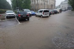 Bilans strat ciągle rośnie. MZD szuka firmy do naprawy dróg po powodzi - foto