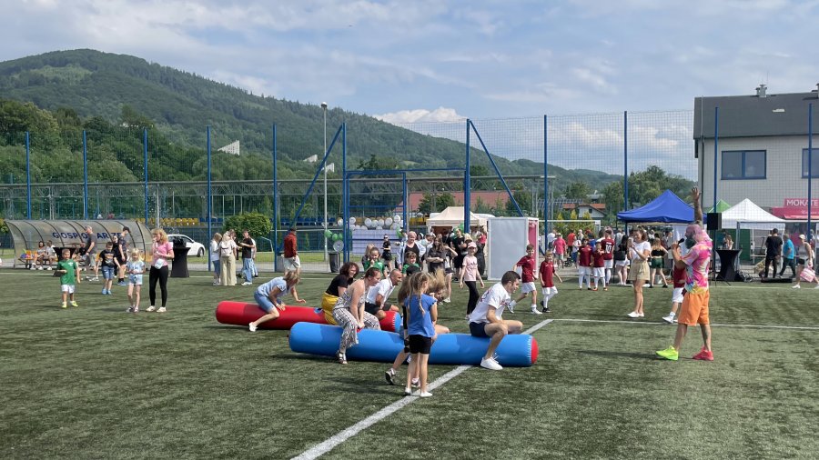 Bajkowy piknik z doskonałą zabawą. Firmowe hasło realizowane w praktyce - foto