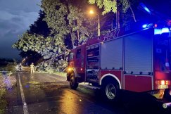 Strażacy wciąż usuwają skutki burzy. Najgorsze szczęśliwie ominęło Bielsko-Białą - film
