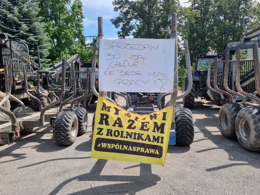 Wielogodzinne rozmowy i dwie kontrmanifestacje. Przełomowa deklaracja wiceministra? ZDJĘCIA