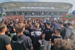 Prezes przeprosił, trener mówił o pokorze. Pożegnały go gromkie okrzyki - foto
