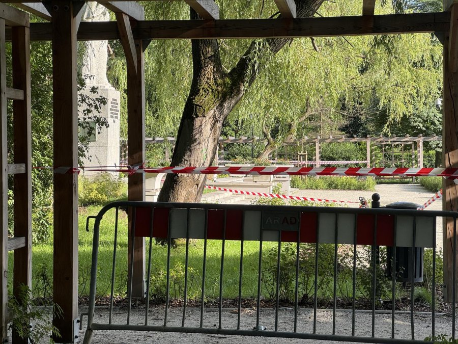 Miało być spotkanie z politykiem, postawili barierki. „Istnieje realne ryzyko” - foto