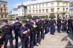 Było kolorowo z przewagą niebieskiego. Liczne siły policji w akcji - foto i film