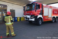 Interwencja straży pożarnej na stacji paliw. Włączył się czujnik wycieku gazu - foto