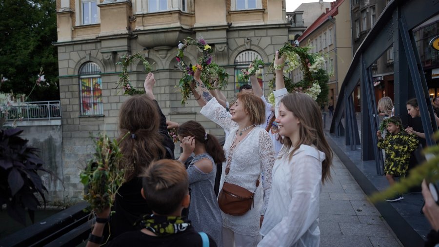 Wrzuciły wianki do rzeki i liczą na miłość. Występy artystyczne zachwyciły publiczność - foto