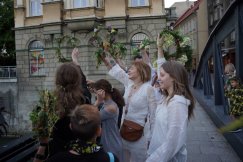 Wrzuciły wianki do rzeki i liczą na miłość. Występy artystyczne zachwyciły publiczność - foto