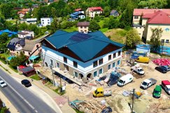 Nowoczesny obiekt w beskidzkim stylu cieszy oko. Otworzą go do końca roku - foto