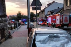 Poranna interwencja służb w SFR. Strażacy sprawdzali obiekt - foto