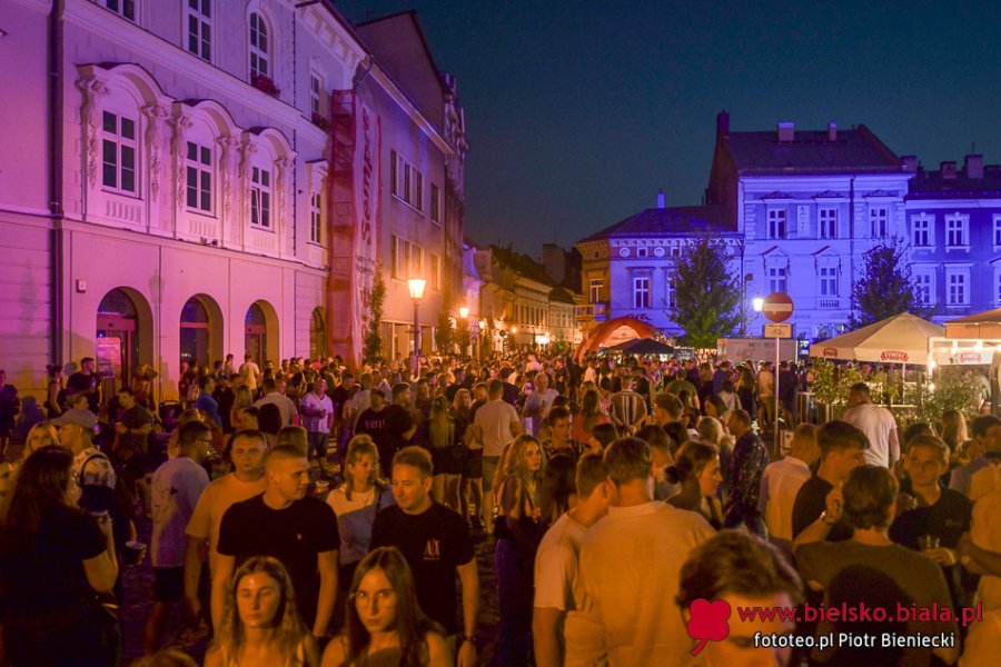 Atmosfera na placu była bardzo gorąca. Kubańskie rytmy przyciągnęły prawdziwe tłumy ZDJĘCIA