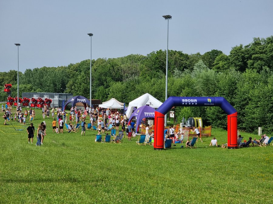 Rodzinnie i sportowo na Dębowcu. Pomimo przerwy w dostawie prądu, zabawa była świetna ZDJĘCIA