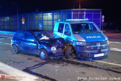 Nocny pościg ulicami Bielska-Białej i dwóch powiatów. Samochód staranował radiowóz! ZDJĘCIA