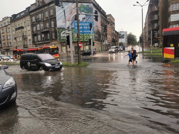 Separatory i osadniki uliczne do wyczyszczenia. By lepiej odbierały wodę opadową
