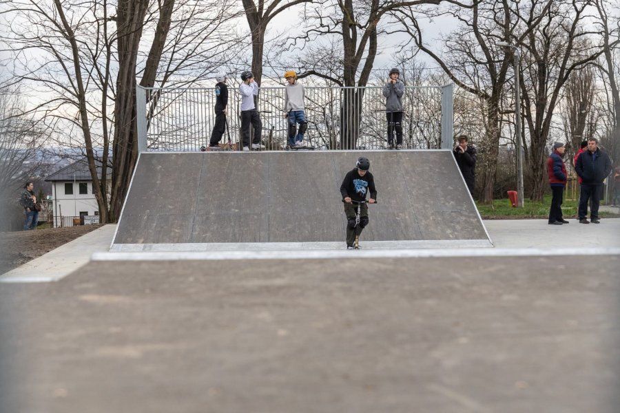 Drugi etap budowy skateparku. Trzeba najpierw zdemontować część urządzeń - foto