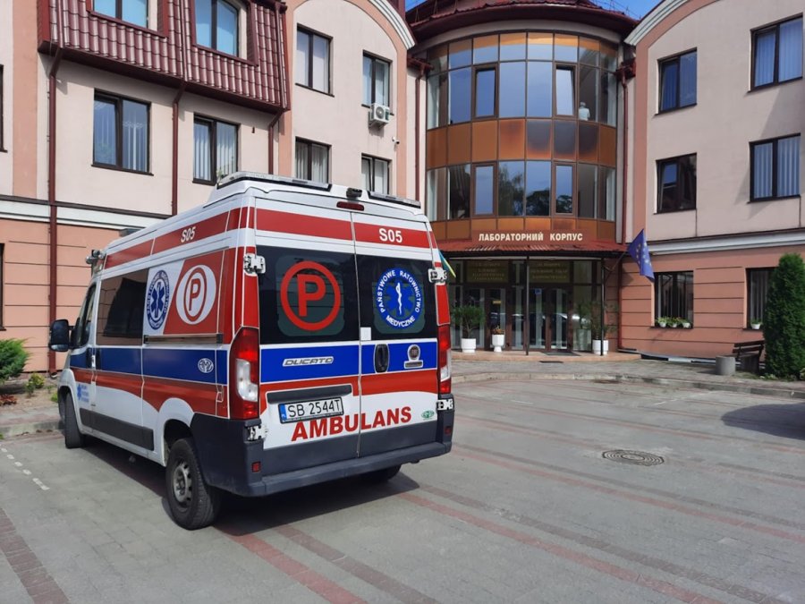 Przekazali używaną karetkę. To szósty ambulans, który trafił za wschodnią granicę - foto