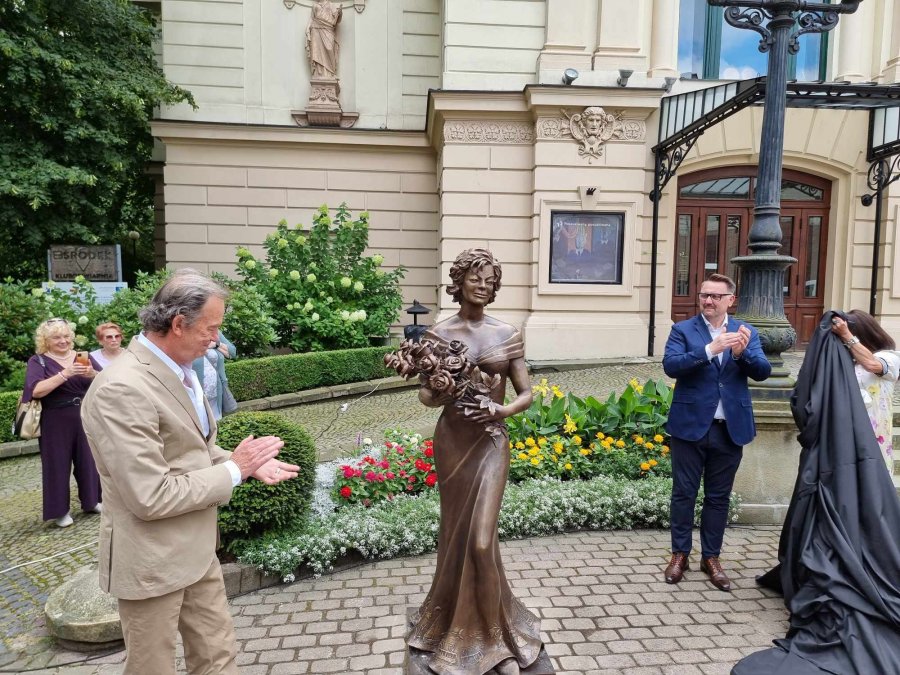 Pomnik wybitnej bielszczanki odsłonięty. Wielu mieszkańców przyszło na uroczystość - foto
