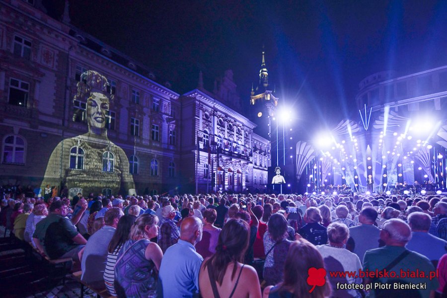 Wielki koncert na cześć bielskiej królowej. Piękne przeboje i efektowna oprawa wizualna ZDJĘCIA