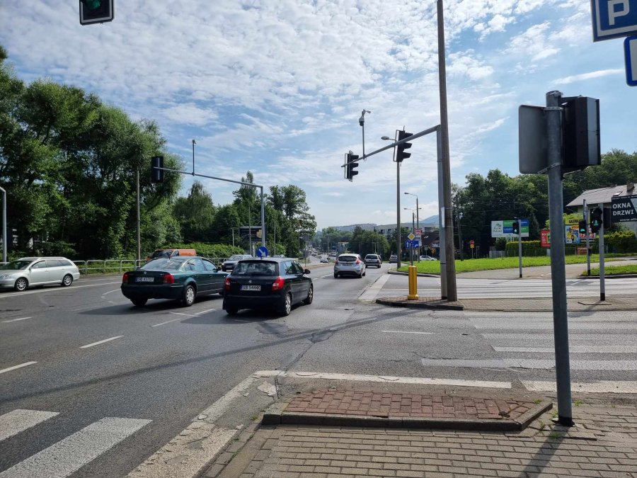 Weekendowe utrudnienia na ruchliwym skrzyżowaniu. Będą naprawiać jezdnię - foto