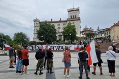Oddali hołd poległym powstańcom. Zawyły syreny i odśpiewano hymn - foto i film