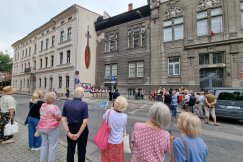 Górale zaśpiewali swój hymn, artysta odsłonił dzieło. Nowy mural robi wrażenie - foto