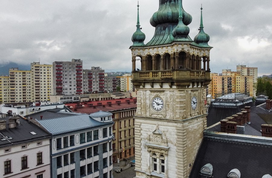 Ratusz rozbuduje system odstraszania. Niechciani goście będą rażeni prądem