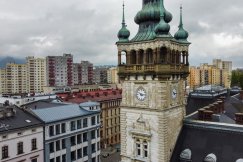 Ratusz rozbuduje system odstraszania. Niechciani goście będą rażeni prądem
