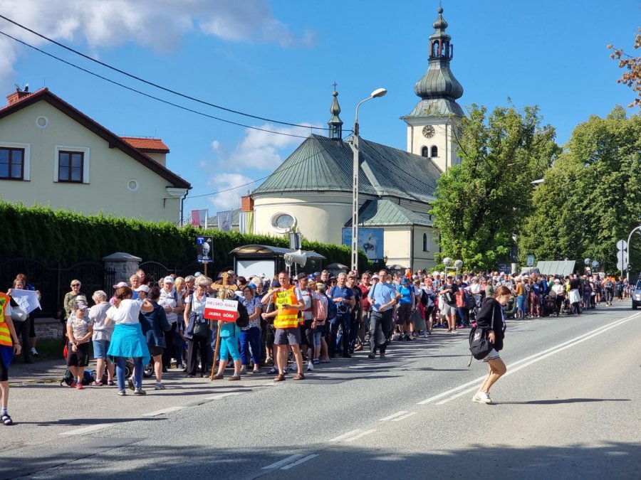 Największa grupa ruszyła z Hałcnowa. Wszyscy połączą się w niedzielę na błoniach - foto