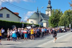 Największa grupa ruszyła z Hałcnowa. Wszyscy połączą się w niedzielę na błoniach - foto