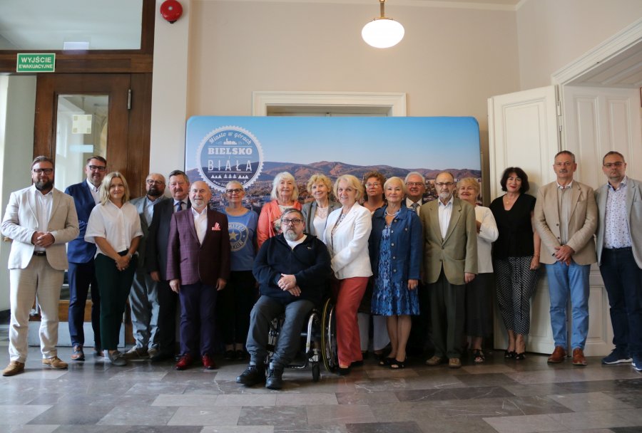 Będzie przewodniczącą trzecią kadencję z rzędu. Głosowanie było tajne - foto