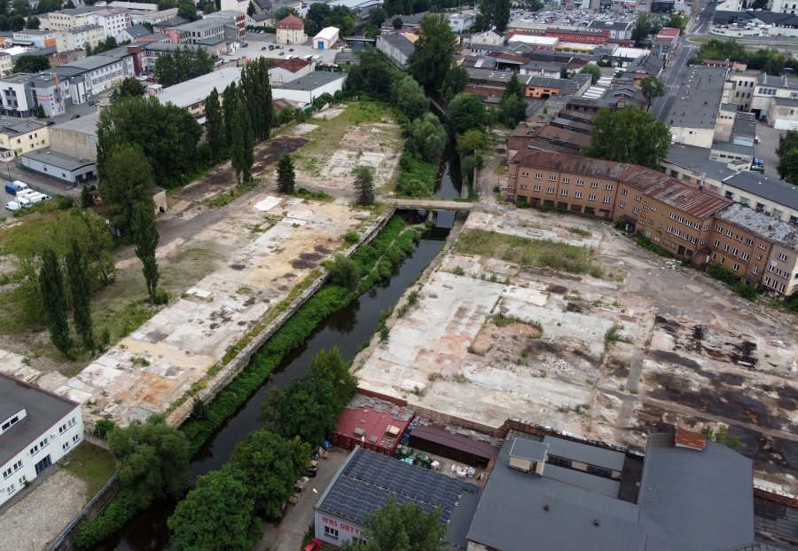 W miejscu dawnej fabryki powstaną bloki. Bulwar nad rzeką i nowa droga ze szpalerami drzew