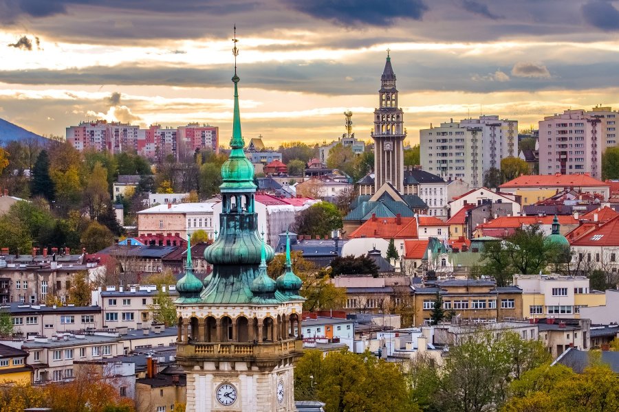 Istnieją miejsca, które wydają się być tkane z historii. Niezwykły album o Bielsku-Białej KONKURS