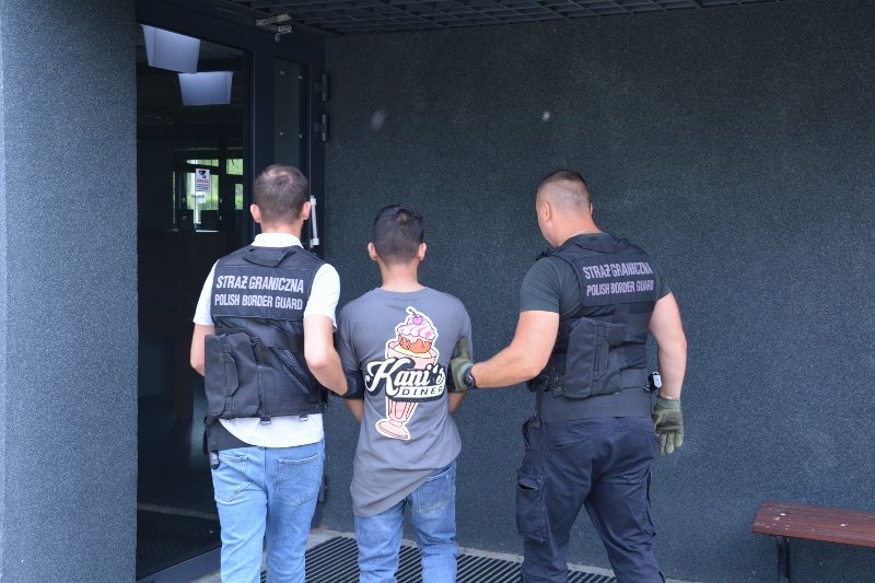 Dostali 30 dni na opuszczenie kraju. Przebywali nielegalnie od miesięcy - foto