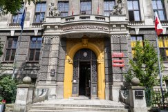Remont sali w zabytkowym gmachu. W drugiej placówce prace zakończą się niebawem - foto