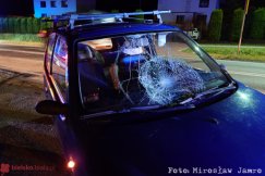 Potrącenie nastolatki na przejściu. Dziewczyna zabrana do szpitala - foto
