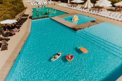 Zakończenie lata w Kocierz Resort. Nocna impreza w basenie na szczycie góry