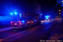 Nocna akcja na Złotych Łanach. Mężczyzna chciał wyskoczyć z okna? - foto