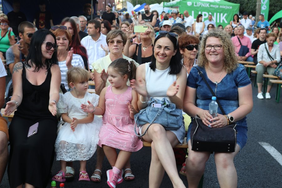 Wielki piknik w centrum miasta. Tradycyjnie świetnie bawiły się całe rodziny - foto