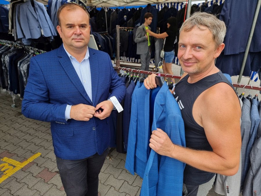 Za co klienci kochają Giełdę w Wapienicy? I czy można jeszcze przymierzyć spodnie na kartonie?