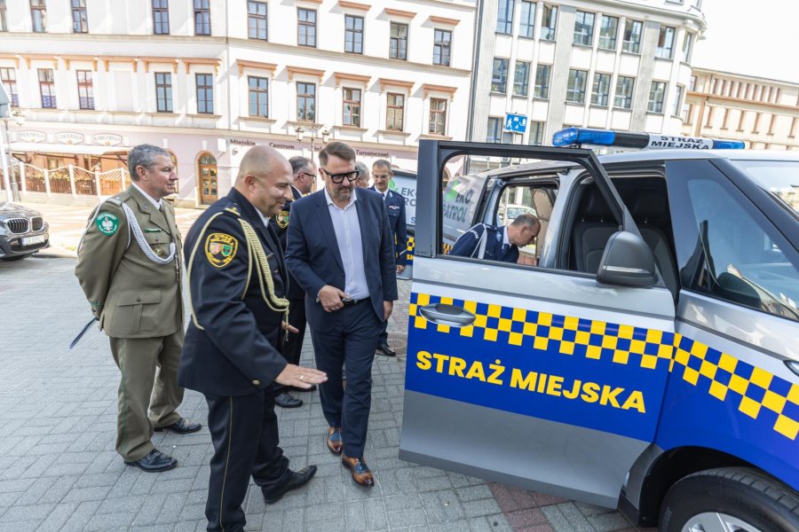 Awanse i nagrody. Mają także nowego elektryka z małym laboratorium - foto