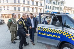 Awanse i nagrody. Mają także nowego elektryka z małym laboratorium - foto