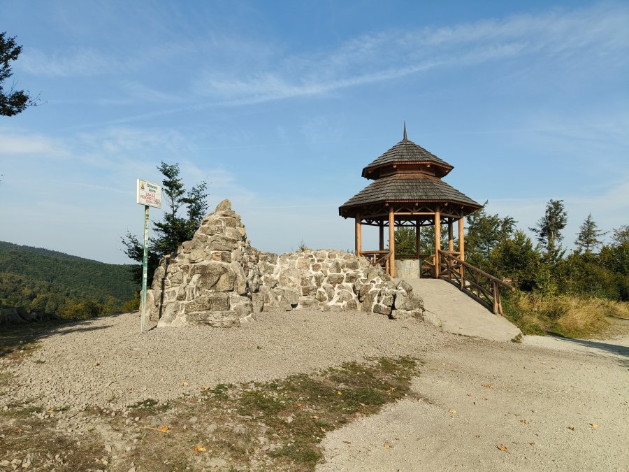 Popularne miejsce uprzątnięte. Sterta kamieni znów przypomina pomnik budowniczego - foto
