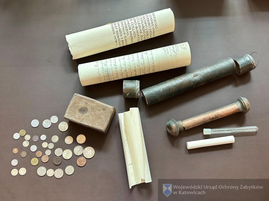 Przy okazji remontu otworzono kapsułę czasu. Ujawniono nieznane fakty o zabytku - foto