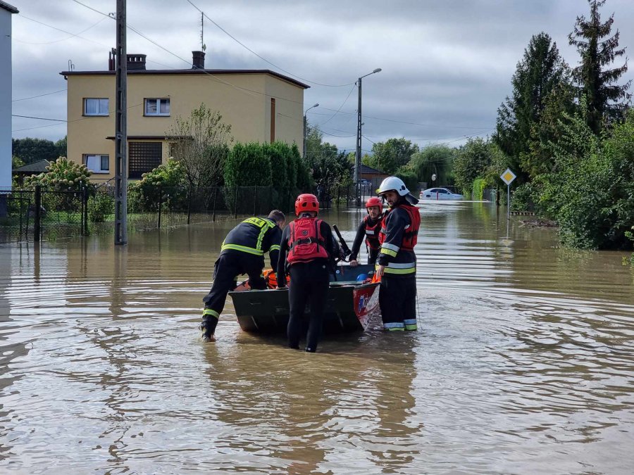 Rzeka przelała przez wał przeciwpowodziowy. Trwa ewakuacja ludności - foto
